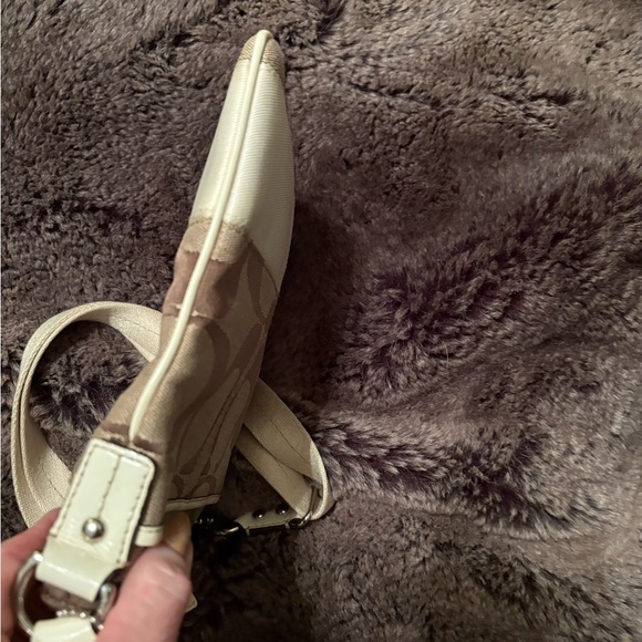 Coach Signature Brown and Cream Crossbody Bag. Absolutely adorable  super clean - Picture 5 of 11